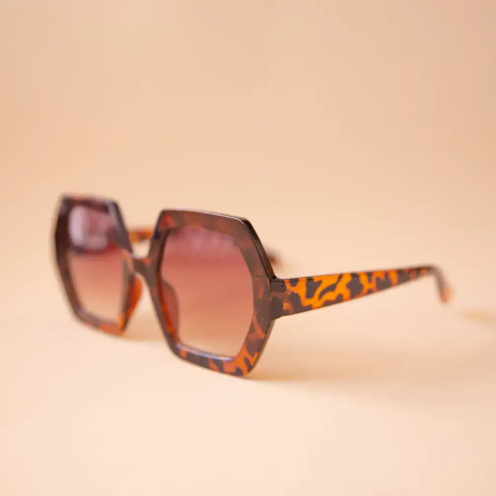 
                  
                    Load image into Gallery viewer, Iris Sunglasses : Tortoise
                  
                