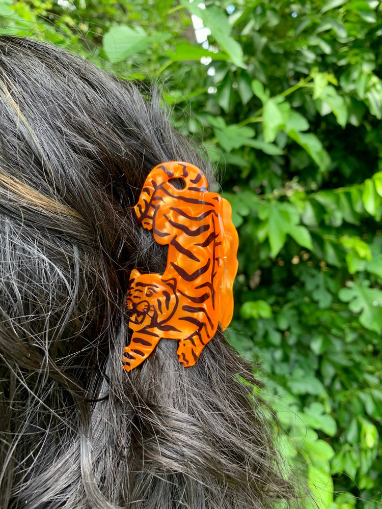 
                  
                    Load image into Gallery viewer, Not Picasso - Tiger Hair Claw 
                  
                