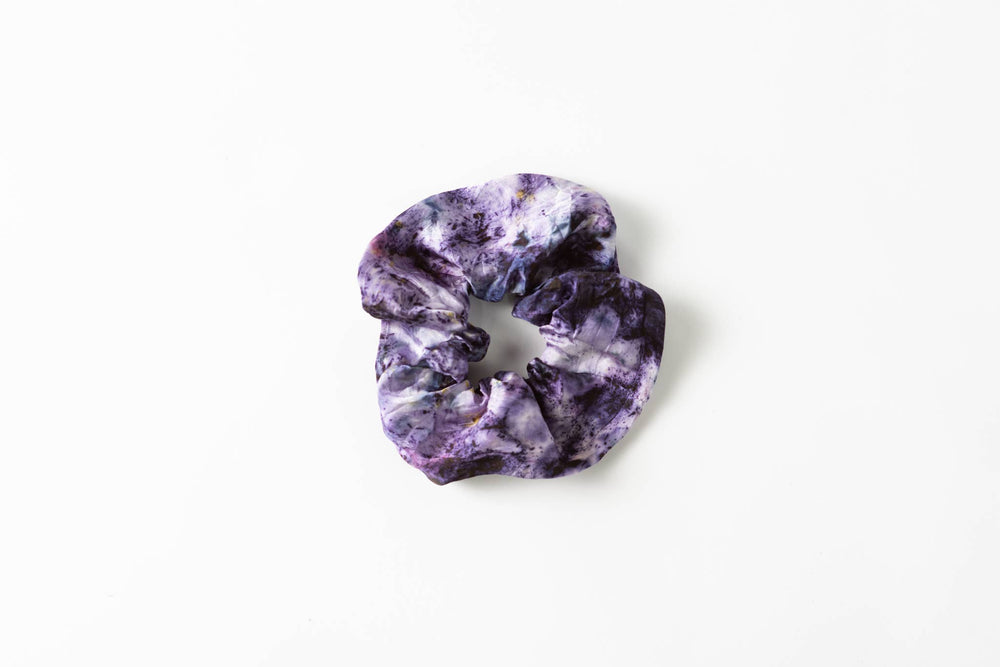 
                  
                    Load image into Gallery viewer, DYE KWEEN - Botanically Dyed Silk Scrunchie: Mulit/Artist Choice
                  
                