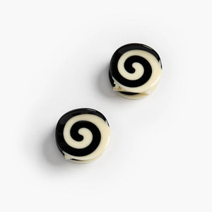 
                  
                    Load image into Gallery viewer, Black and White Mini Spiral Hair Claw Set
                  
                