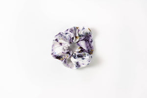 
                  
                    Load image into Gallery viewer, DYE KWEEN - Botanically Dyed Silk Scrunchie: Mulit/Artist Choice
                  
                