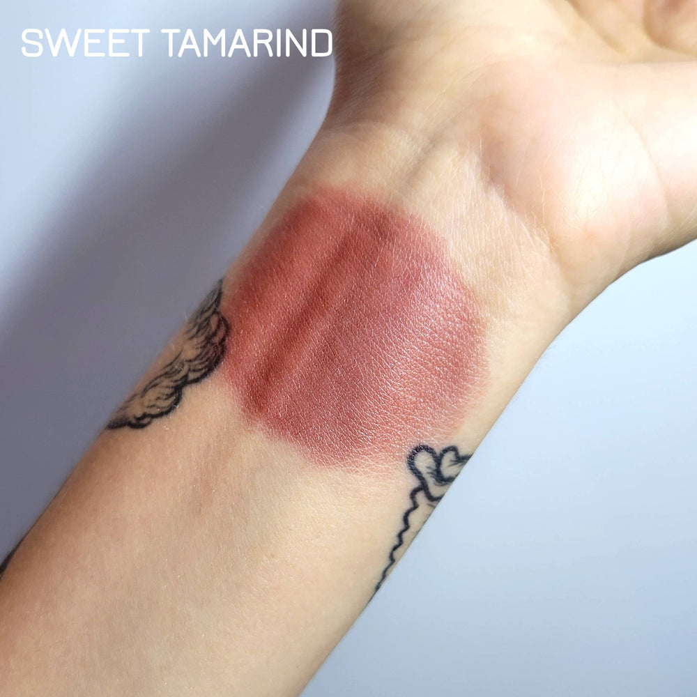 
                  
                    Load image into Gallery viewer, Terra Stoma - BEAUTY STICK - Multi-Use Pigment: Honey-Babe Peach
                  
                