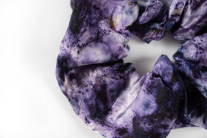 
                  
                    Load image into Gallery viewer, DYE KWEEN - Botanically Dyed Silk Scrunchie: Mulit/Artist Choice
                  
                