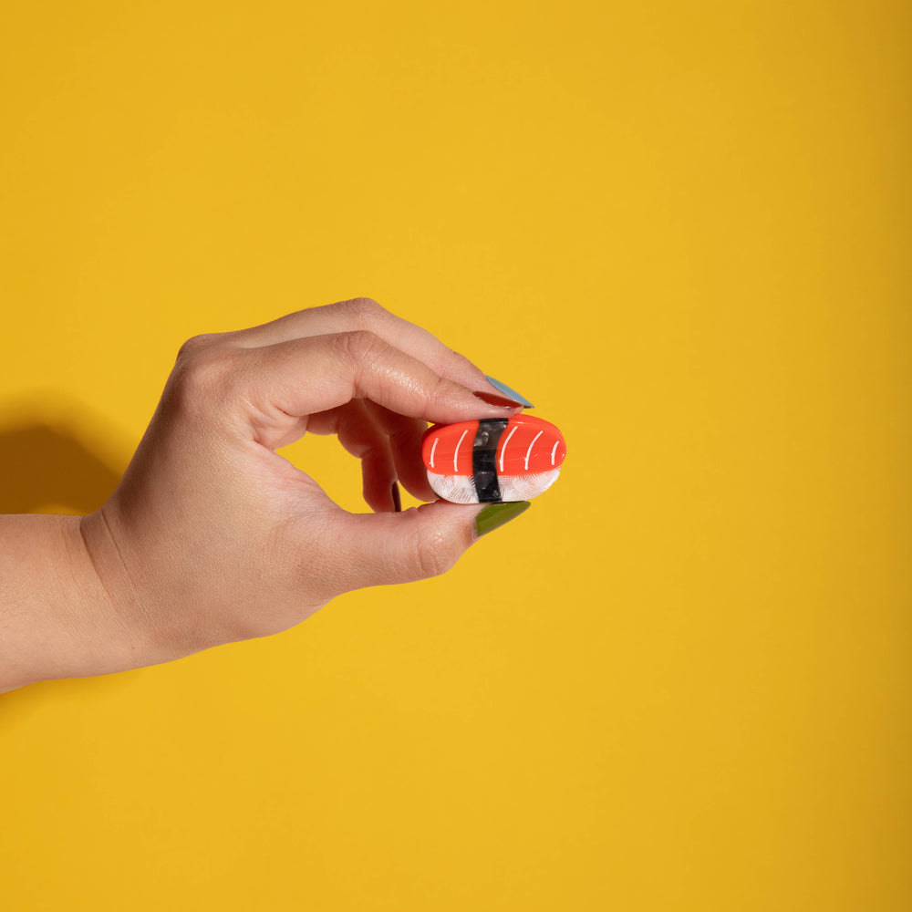 
                  
                    Load image into Gallery viewer, MAGURO - Mini Hair Claw
                  
                