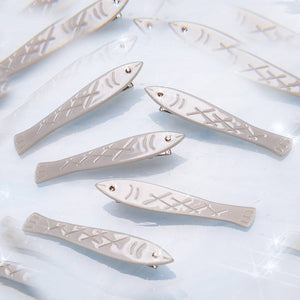 
                  
                    Load image into Gallery viewer, WINONA IRENE - Sardine Fish Hair Clip Set in Silver Acetate with Rhinestone
                  
                