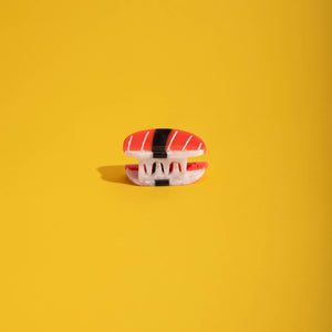 
                  
                    Load image into Gallery viewer, MAGURO - Mini Hair Claw
                  
                