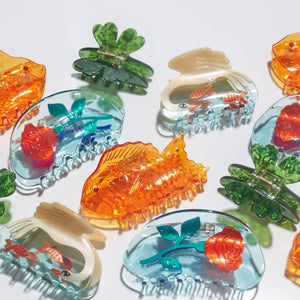 
                  
                    Load image into Gallery viewer, WINONA IRENE - Sea Bream Clear Orange Acetate Ocean Fish Hair Claw Clip
                  
                